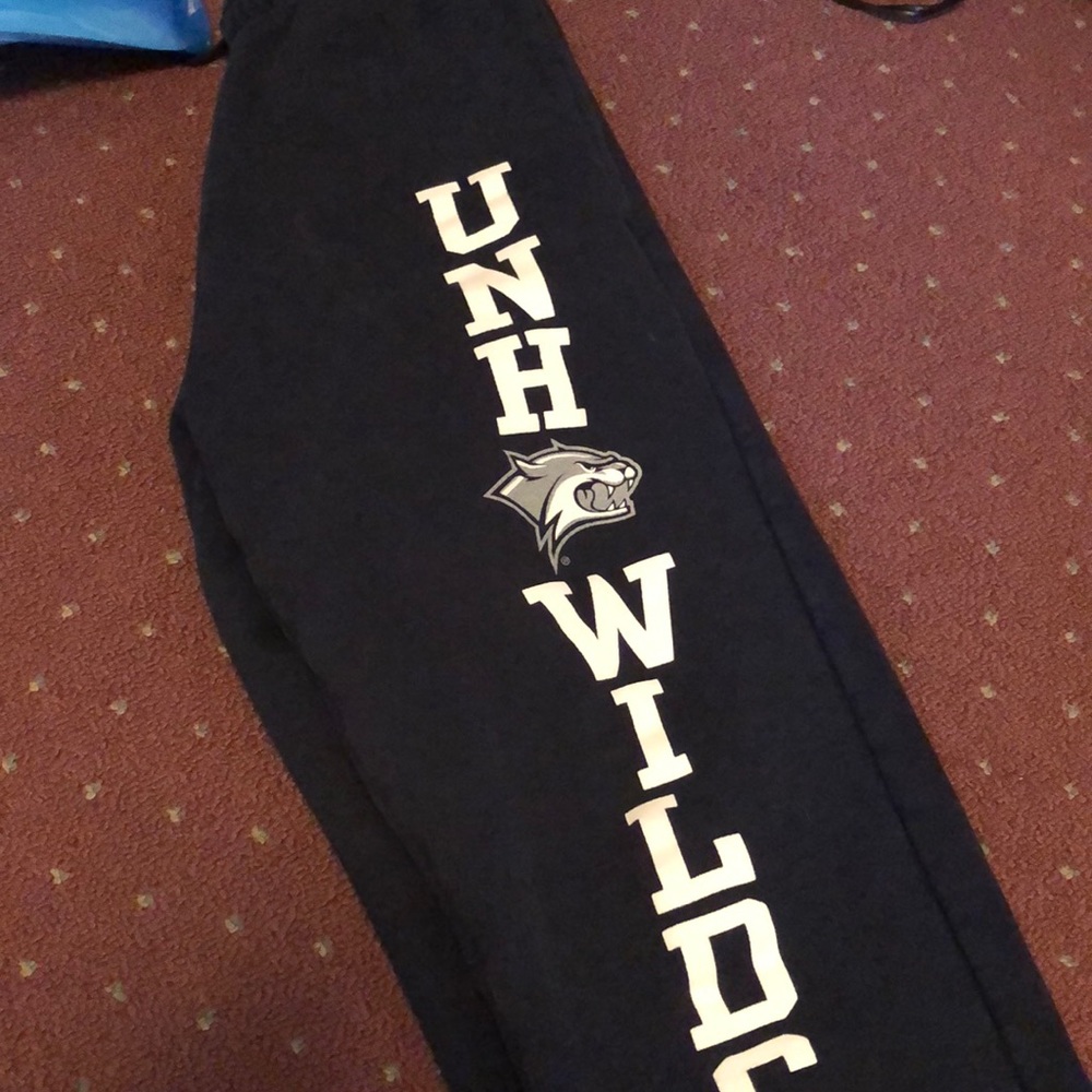 NWOT UNH sweatpants